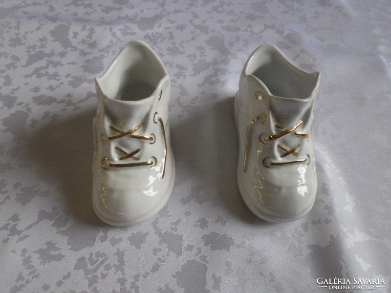 Aquincum gold lace-up shoes