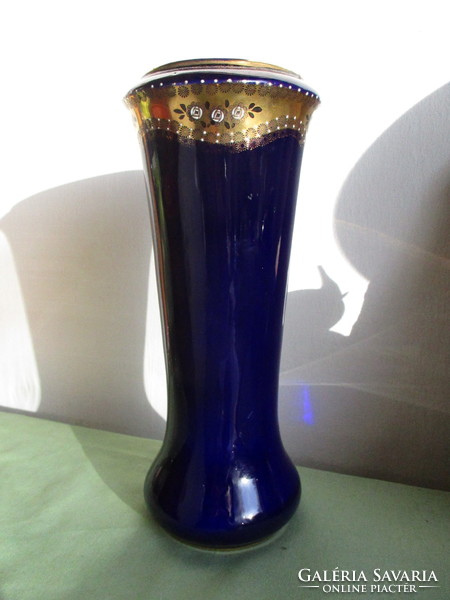Nagyon régi/ 100 év/porcelán váza aranyfestéssel és ráégetett porcelán díszítéssel .28  cm magas