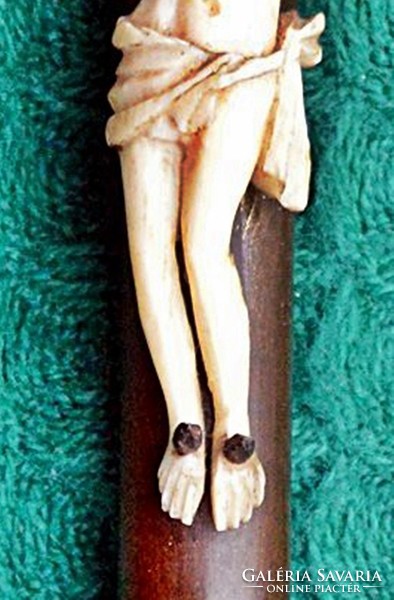 5. Antik, CSONT Jézus Krisztus (6 cm), 27cm talpas feszület, aprólékos, kereszt, korpusz.