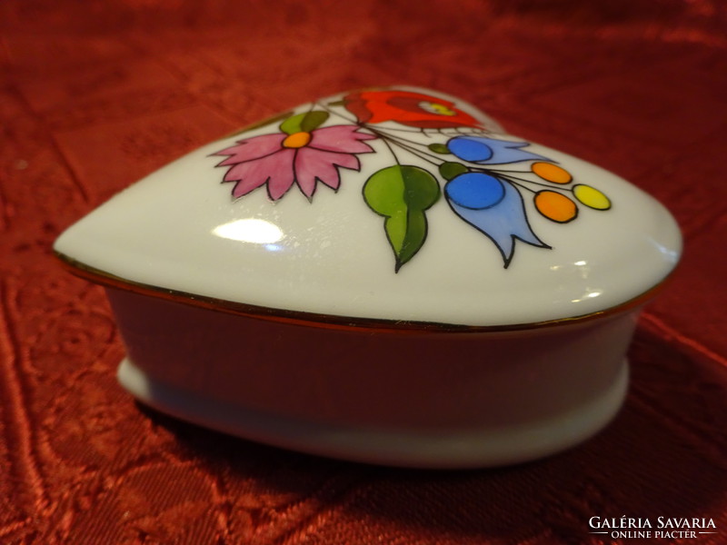 Kalocsa porcelain with heart-shaped bonbonier folk motif. Size 7 x 7 x 3.5 cm. He has! Jókai.