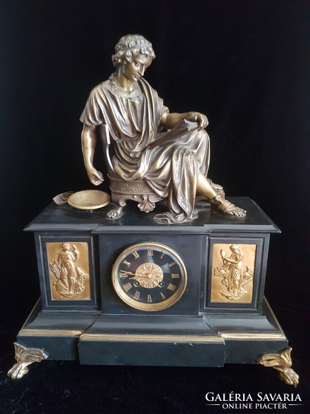 Impozáns asztali óra bronz szoborral