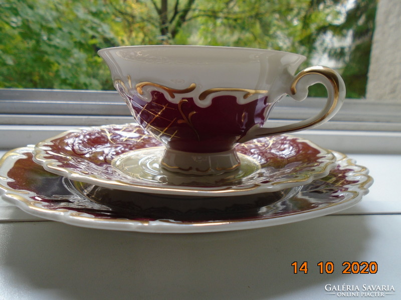 1895 A novel baroque embossed burgundy tea breakfast set with gold patterns