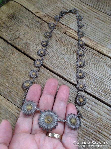 Különleges régi filigrán ezüstözött margarétás nyaklánc