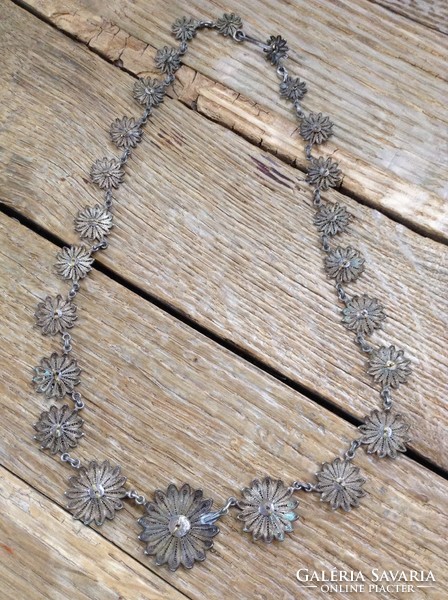 Special old filigree silver-plated daisy necklace