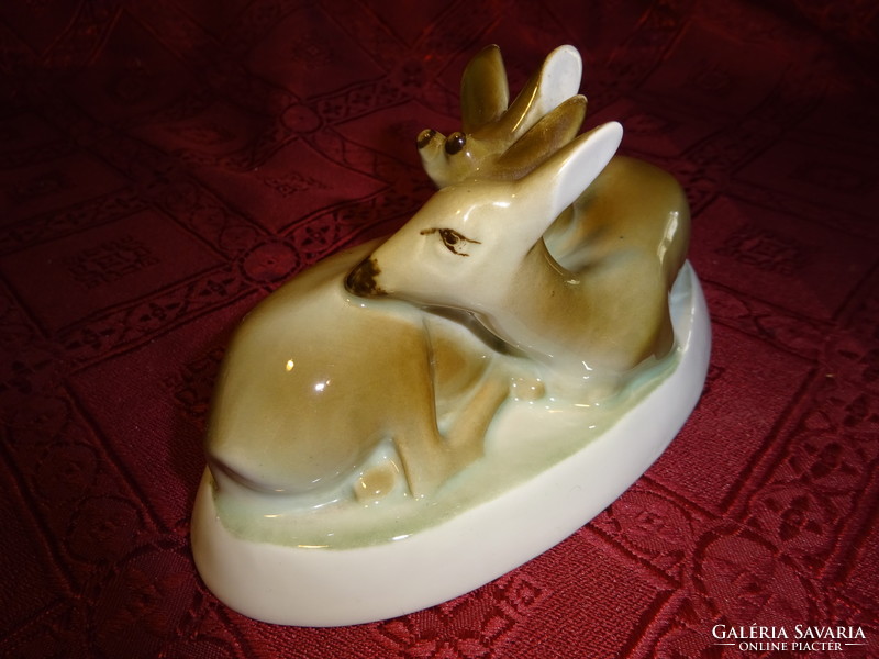 Zsolnay porcelán figura, pihenő őzek, hossza 15,5 cm. Vanneki!