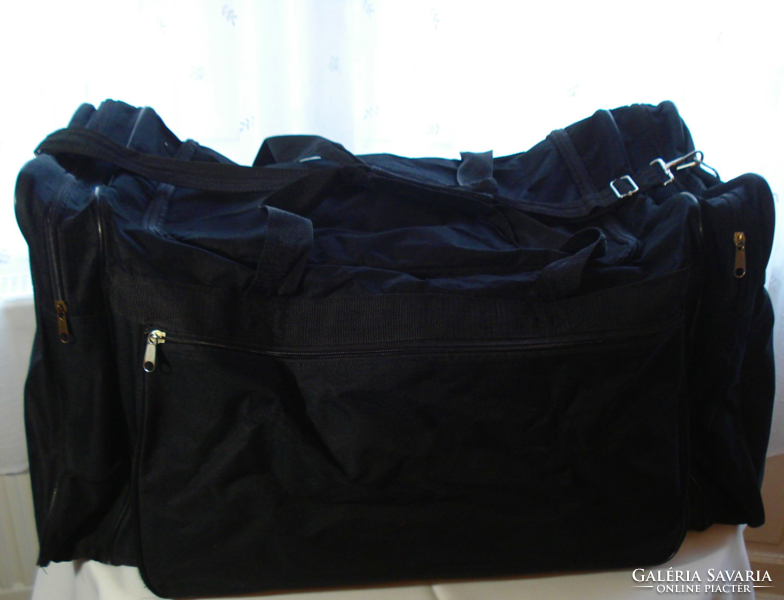 Hatalmas, vállra is akasztható, fekete gyöngyvászon utazó vagy sport  táska