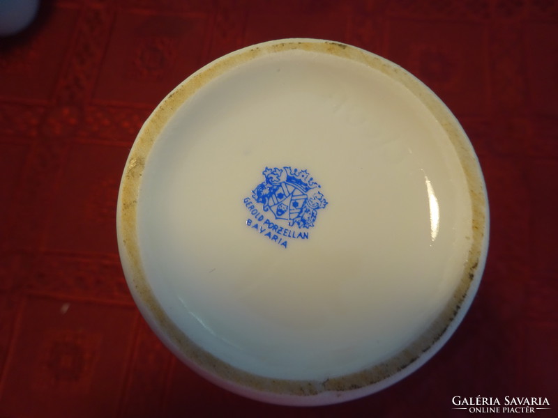 Gerold Bavarian German porcelain, height 14 cm, rose pattern. He has!