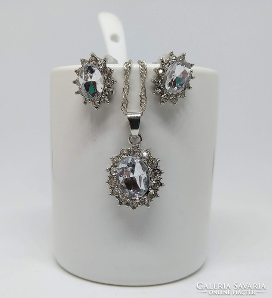 Silver plated jewelry set with faceted white crystals