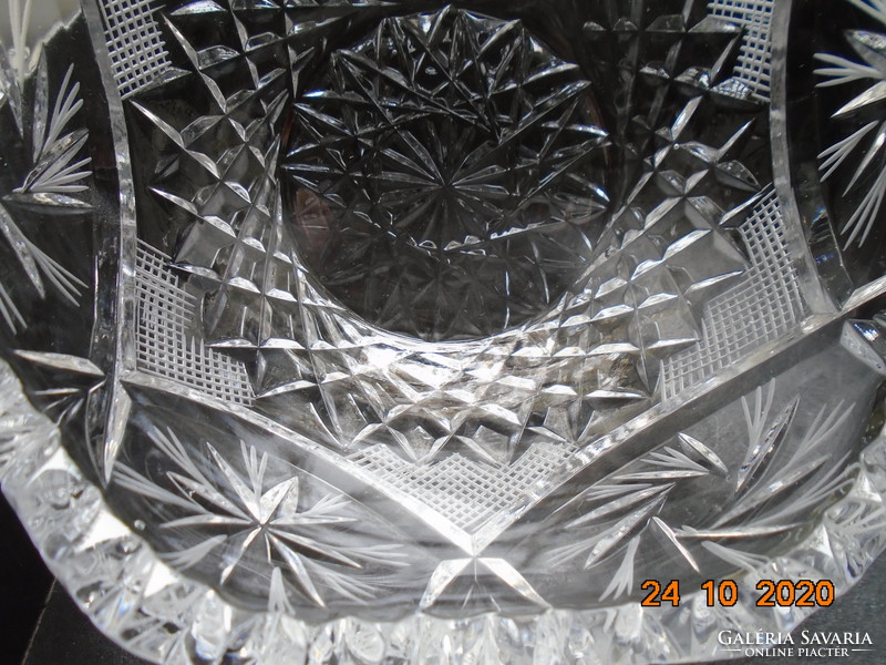 Lead crystal decorative bowl with 