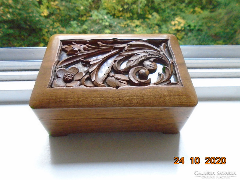 Polished walnut box with hand-carved openwork leaf flower pattern inlay