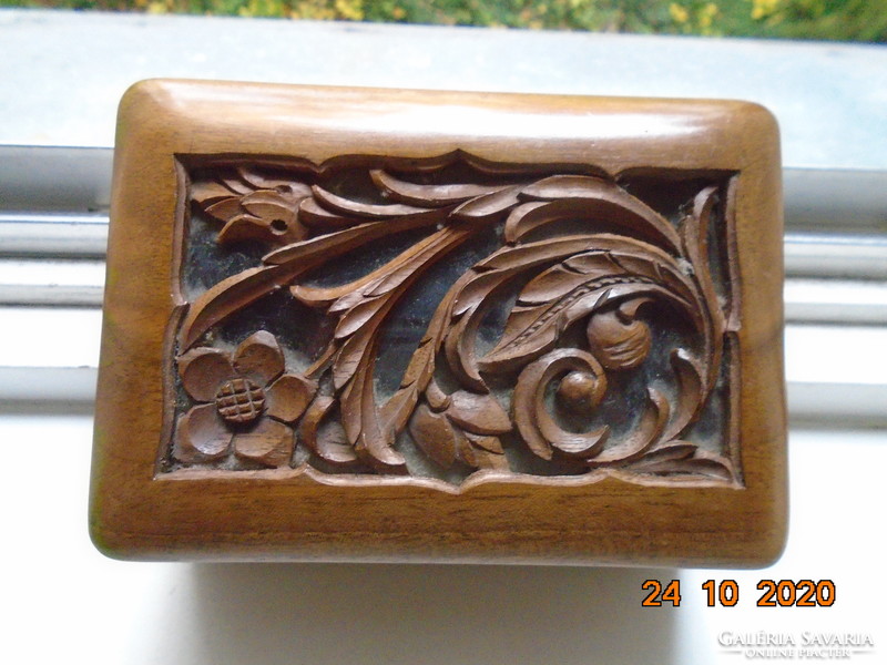 Polished walnut box with hand-carved openwork leaf flower pattern inlay