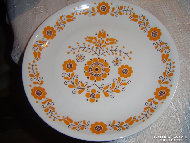 Great Plain yellow motif wall plate is flawless