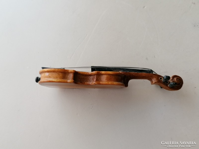 Régi kis fa hegedű (vitrin tárgy, dekoráció) 
