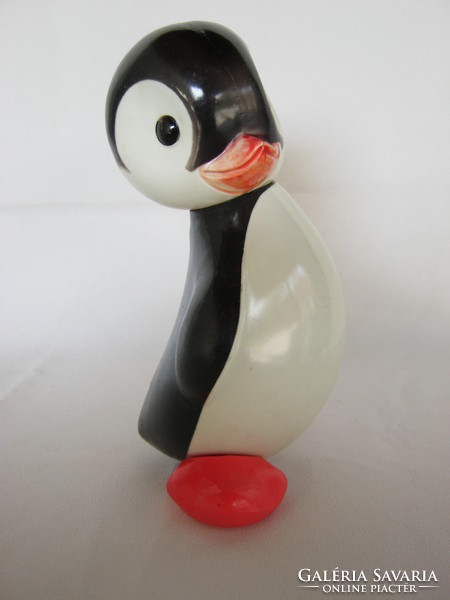 Retro műanyag játék pingvin