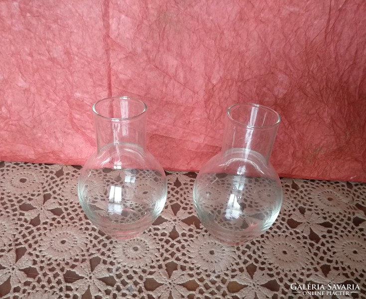 Glass vase is transparent, recommend!