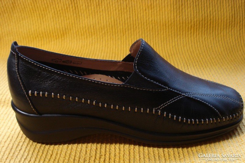 Confort line Italian black leather moccasin shoes (size 37)
