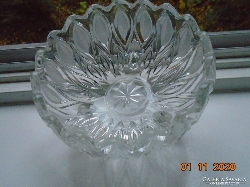 Etched with polished patterns, 3 small feet, zigzag edge, deep glass decorative bowl