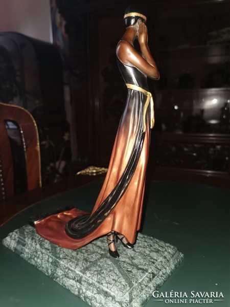 Noble lady - art deco bronze statue