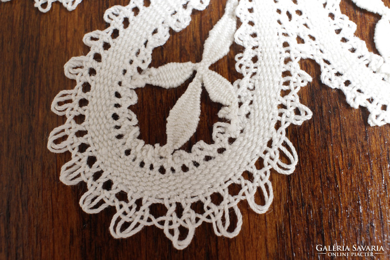 Beaten lace/klöpli tablecloth, demanding beautiful needlework. Fine detailed workmanship.