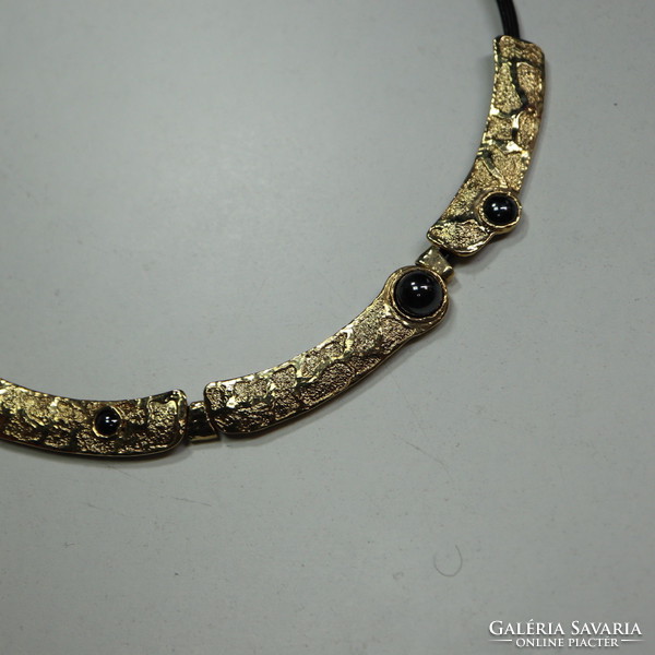 Desinger in gilded silver with onyx stone