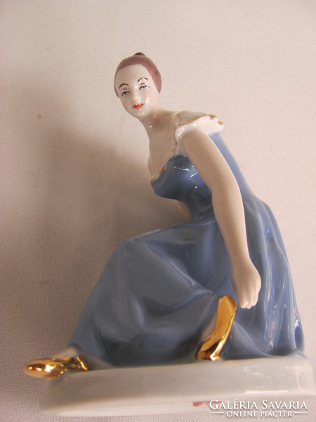 Royal Dux porcelán lány