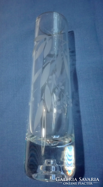 Modern mintás ólomkristály váza, 25 cm magas