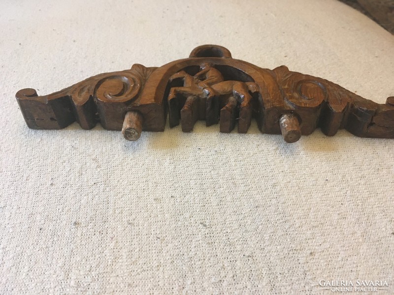 Special equestrian hand-carved furniture ornament