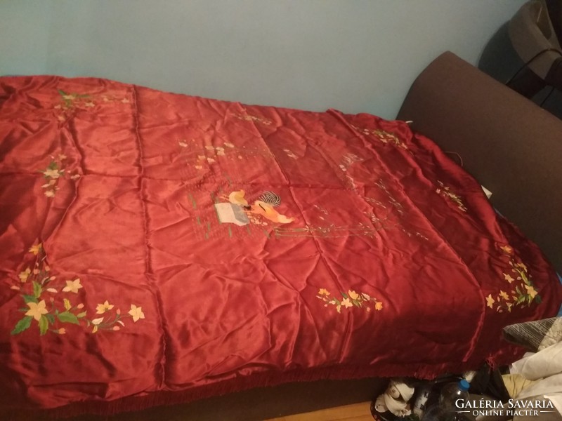 Sale!! Very nice bedspread with 2 pillowcases