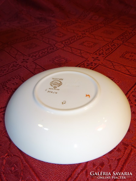 Oriental porcelain table center, diameter 11 cm. He has!