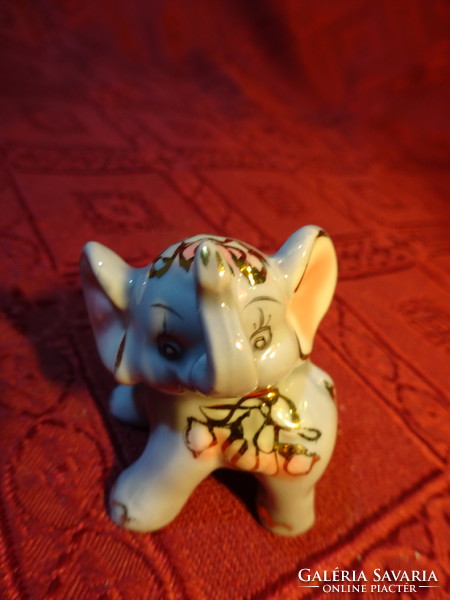 EM & EM exkluzív német porcelán elefánt kölyök, magassága 4,5 cm. Vanneki!