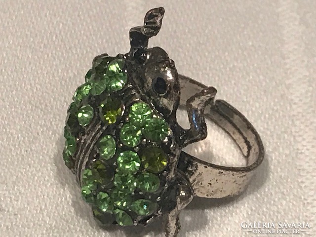 Scarabeus bogár gyűrű zöld kövekkel, állítható méret