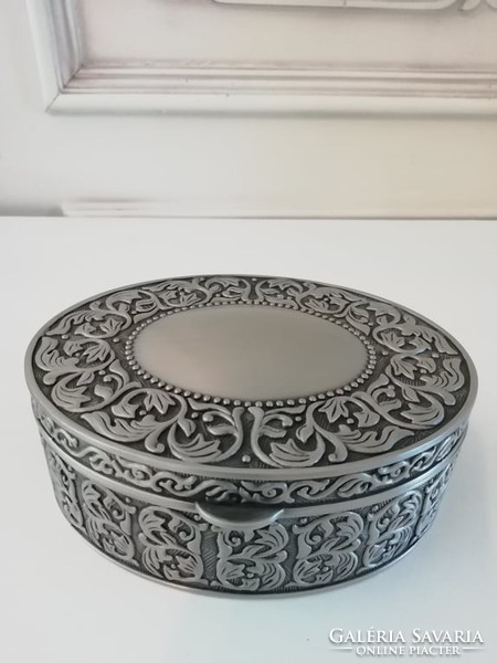 Tinned oval jewelry box