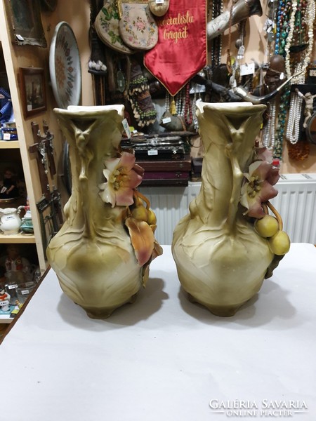 2db régi osztrák majolika váza 