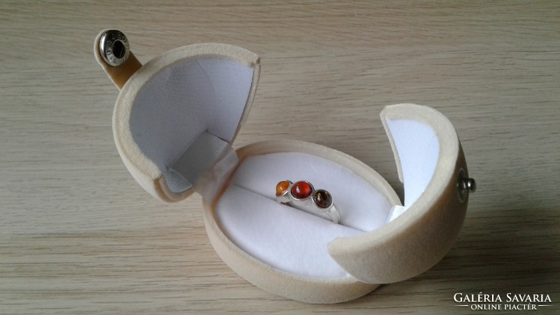 Beautiful silver ring with amber + gift box
