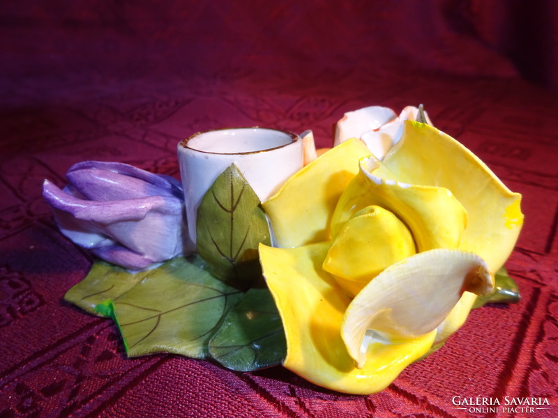 Aquincumi porcelán gyertyatartó, három rózsával, hossza 11,5 cm. Vanneki!