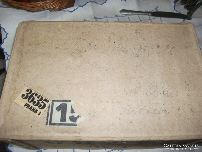 Dekoráció kirakatba fotózáshoz vintage antik postai doboz