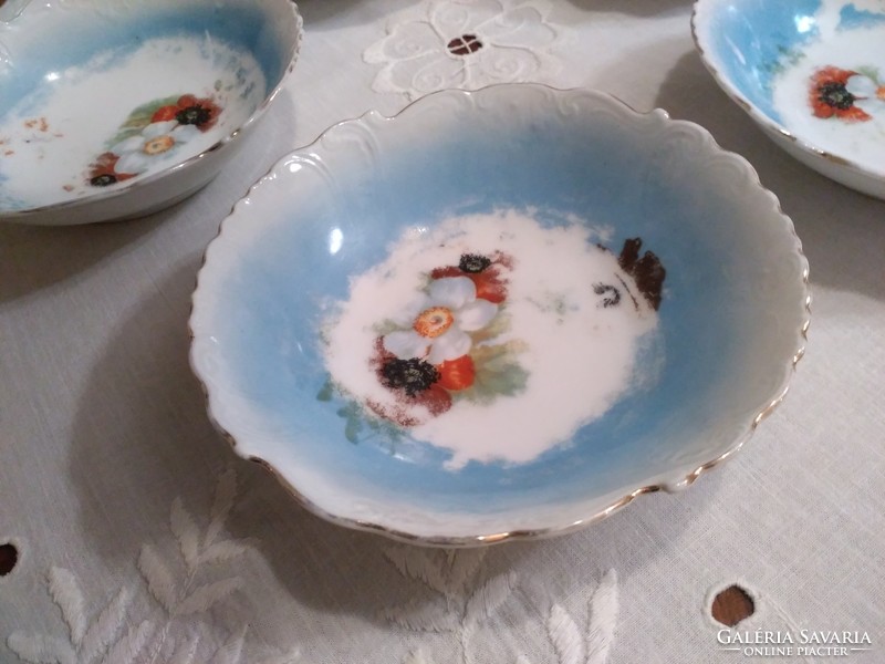 Victoria austria bowls from about 1910 with daffodil and poppy pattern