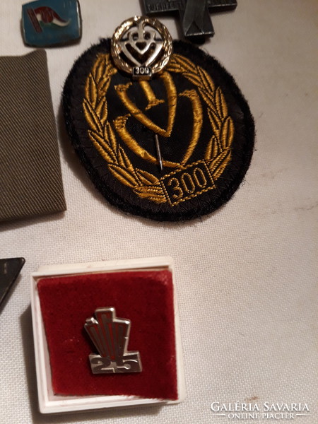 Badges, plaque