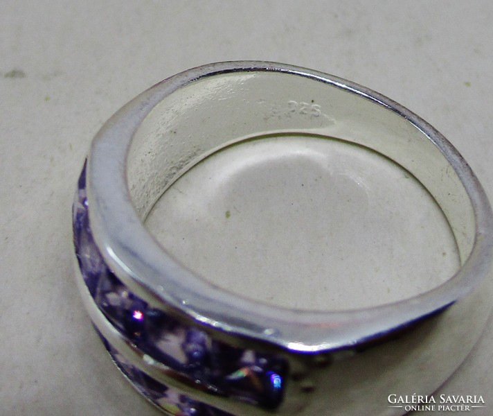 Szép ezüst gyűrű ametisztlila  církónia kövekkel