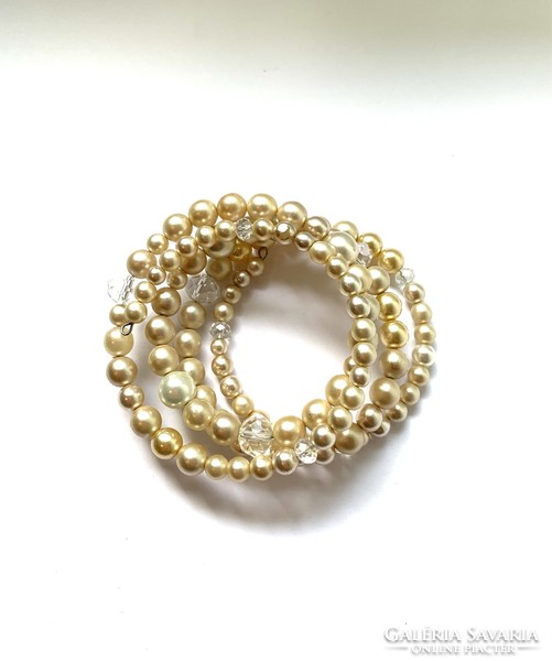 White pearl and crystal spiral bracelet on memory wire size: m bracelet bracelet