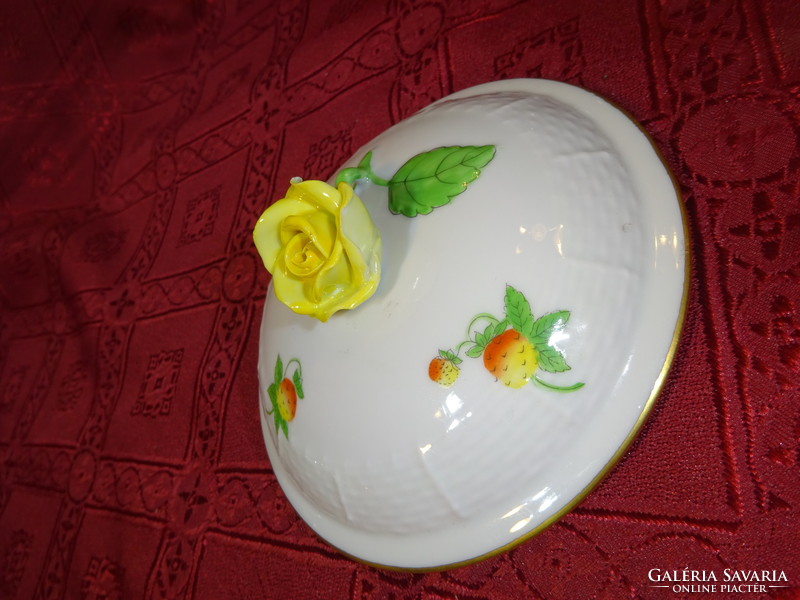 Herendi porcelán, eper mintás cukortartó tető, sárga rózsával, átmérője 12 cm. Vanneki! Jókai.