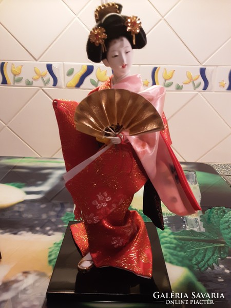 Japán gésa porcelán baba - igényes, finom kidolgozás