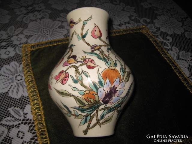 Zsolnay orhideás  váza  , hibátlan ,  gyünyörű , kézi festés  , szignós , 18 cm