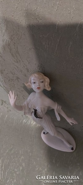 Kurt Steiner ritka porcelán szobrocska - Tinédzser kendővel