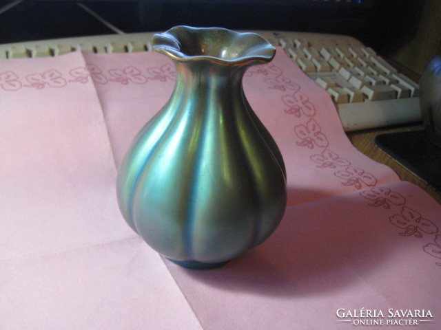 Zsolnay, eozin ribbed vase 9 x 12 cm, traces of restoration on the mouth, as in the photo,