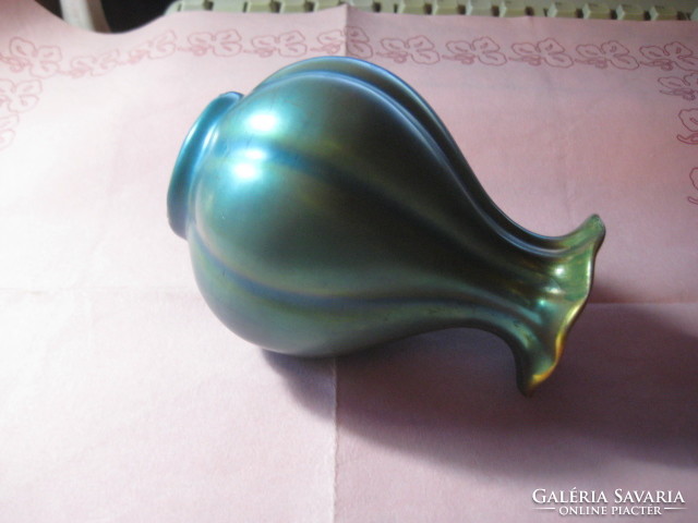 Zsolnay , eozin bordás váza   9 x 12 cm , száján restaurálás  nyomai  , mint a fotón  ,