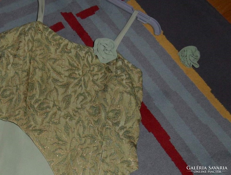 Alkalmi, estélyi (muszlin, hímzett) halványzöld ruha stólával