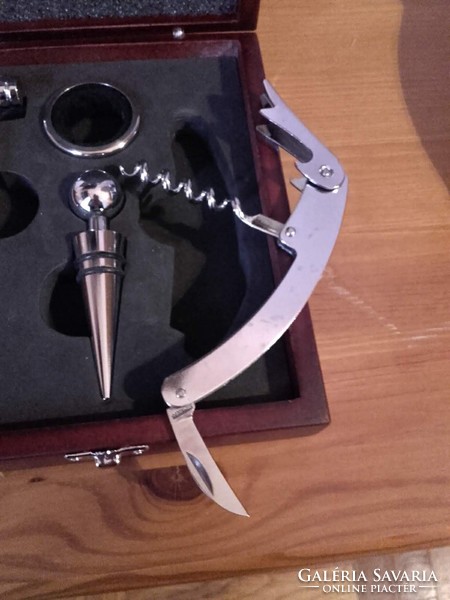 Luxury 4-piece wine holder set in a wooden box