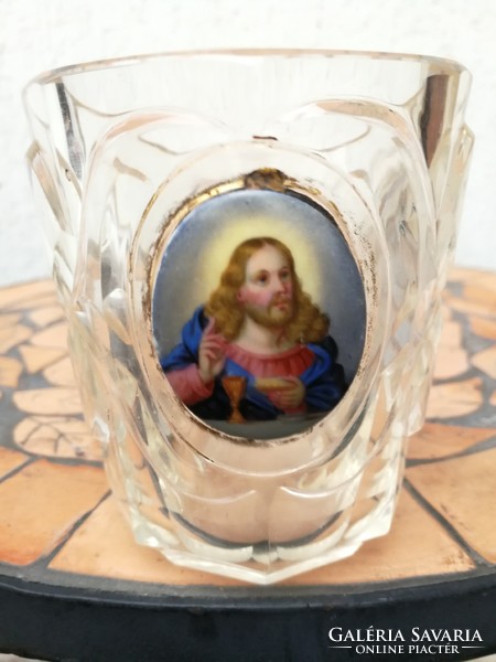 Antik 1800-as biedermeier csiszolt üveg pohár, Jézus Krisztus festmény porcelán kép. Ritkaság