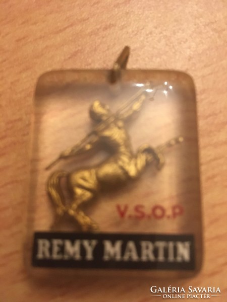 Különleges Remy Martin kulcstartó az 1960-as évekből
